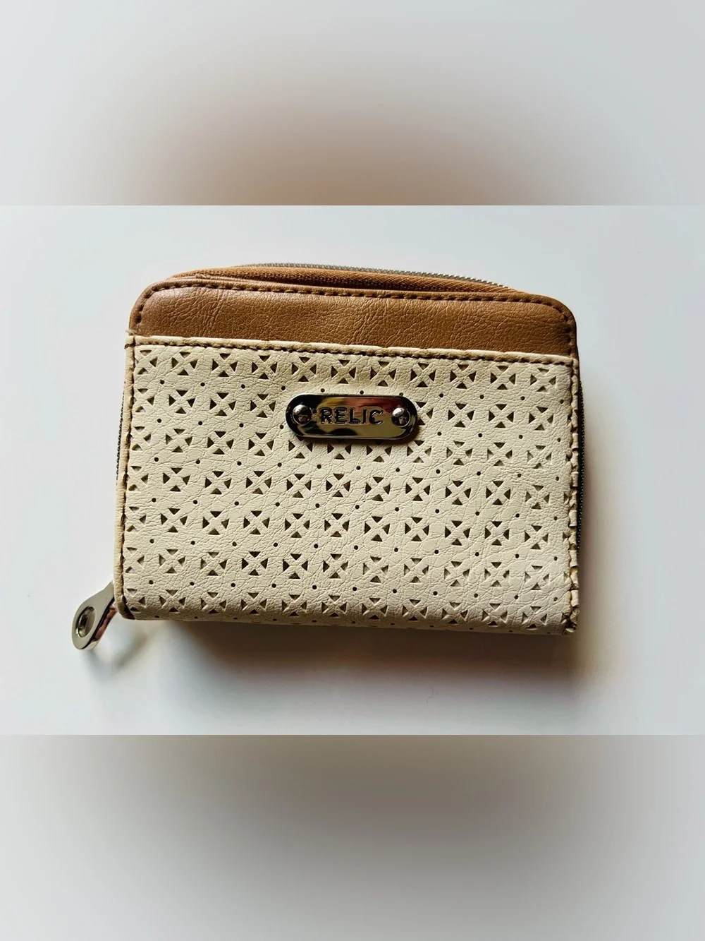 Relic by Fossil Leather Zip around wallet/Excellent condition/Discounted shippin